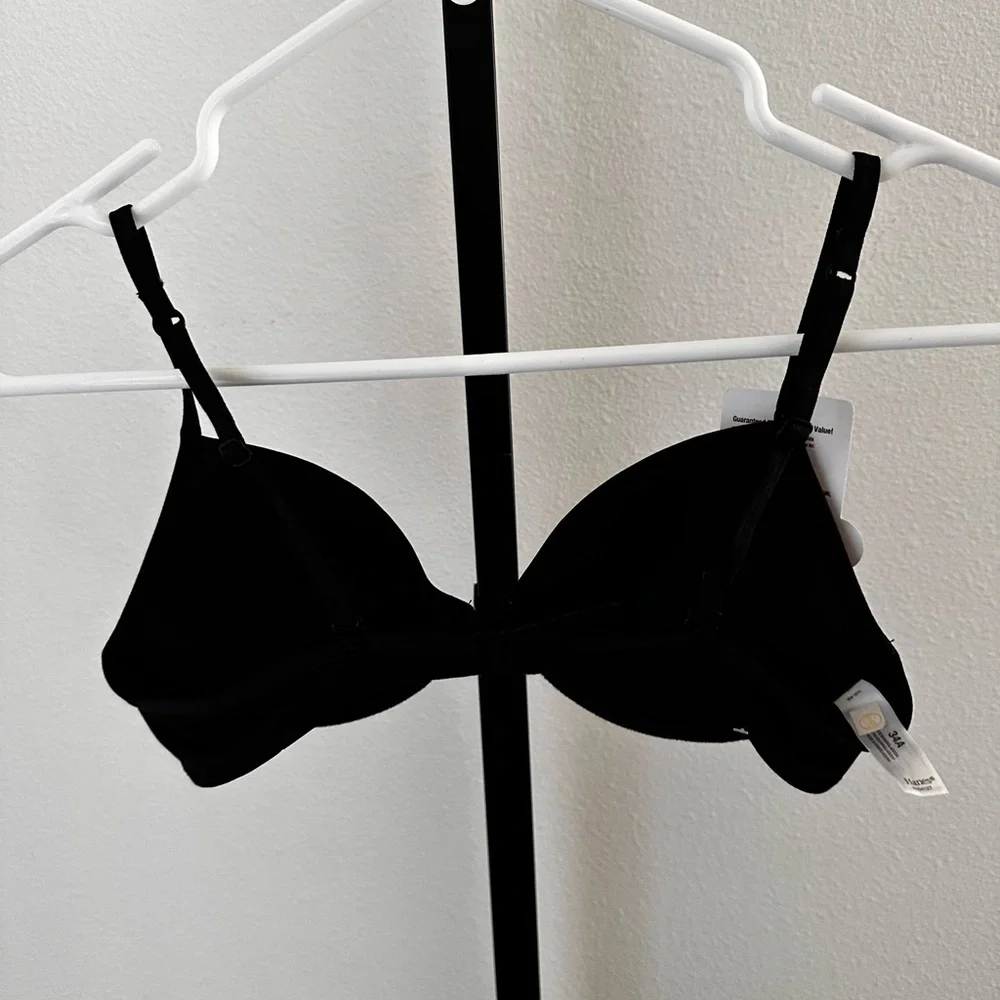 Hanes 34A bra nwt